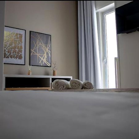 Fd Apartments - Zoe Prestigioso Appartamento Vicino Alla Stazione E Al Centro Monopoli Kültér fotó