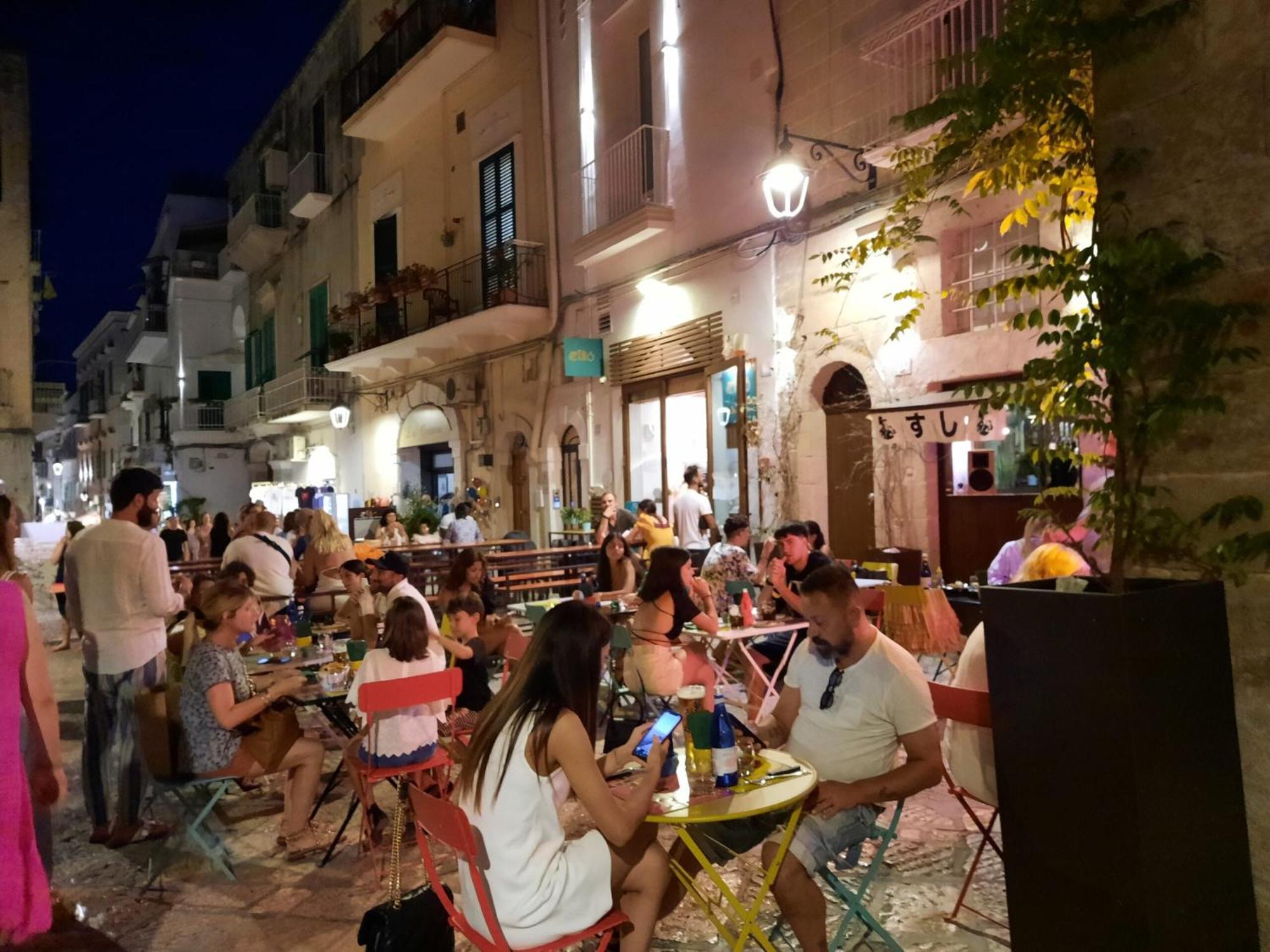 Fd Apartments - Zoe Prestigioso Appartamento Vicino Alla Stazione E Al Centro Monopoli Kültér fotó